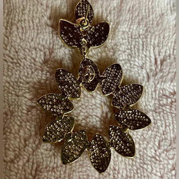 Amrita Singh Gold-Tone Pearl Petal Hoop Drop Earrings ~ Rare Pearl Version - Picture 3 of 6